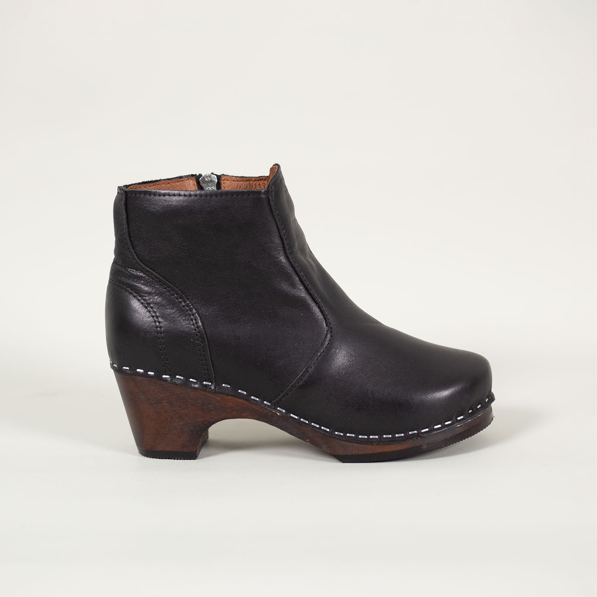 Clog Boots in black leather from Maguba of Sweden