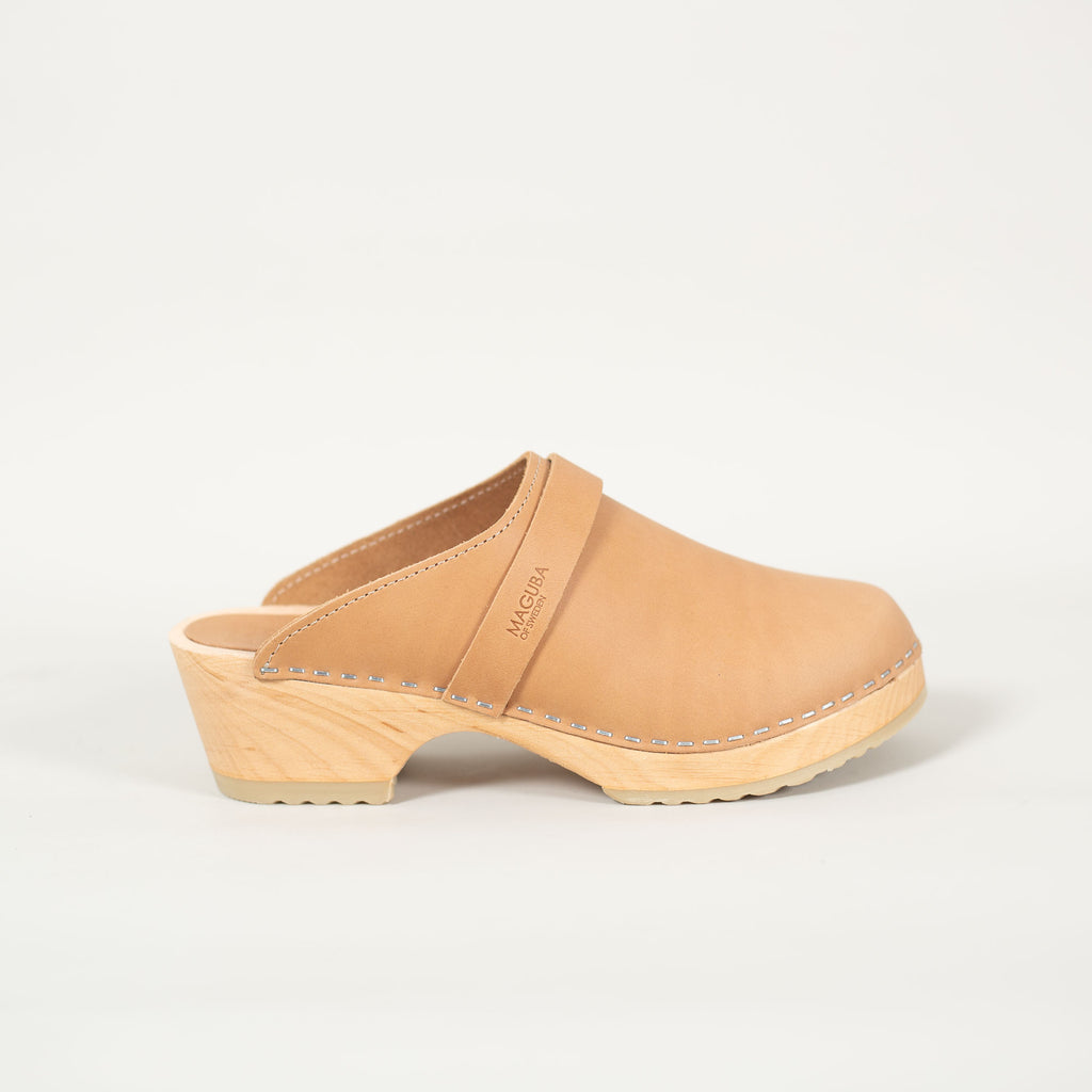 Berkeley clogs in light tan leather on a natural wooden bottom display picture 1