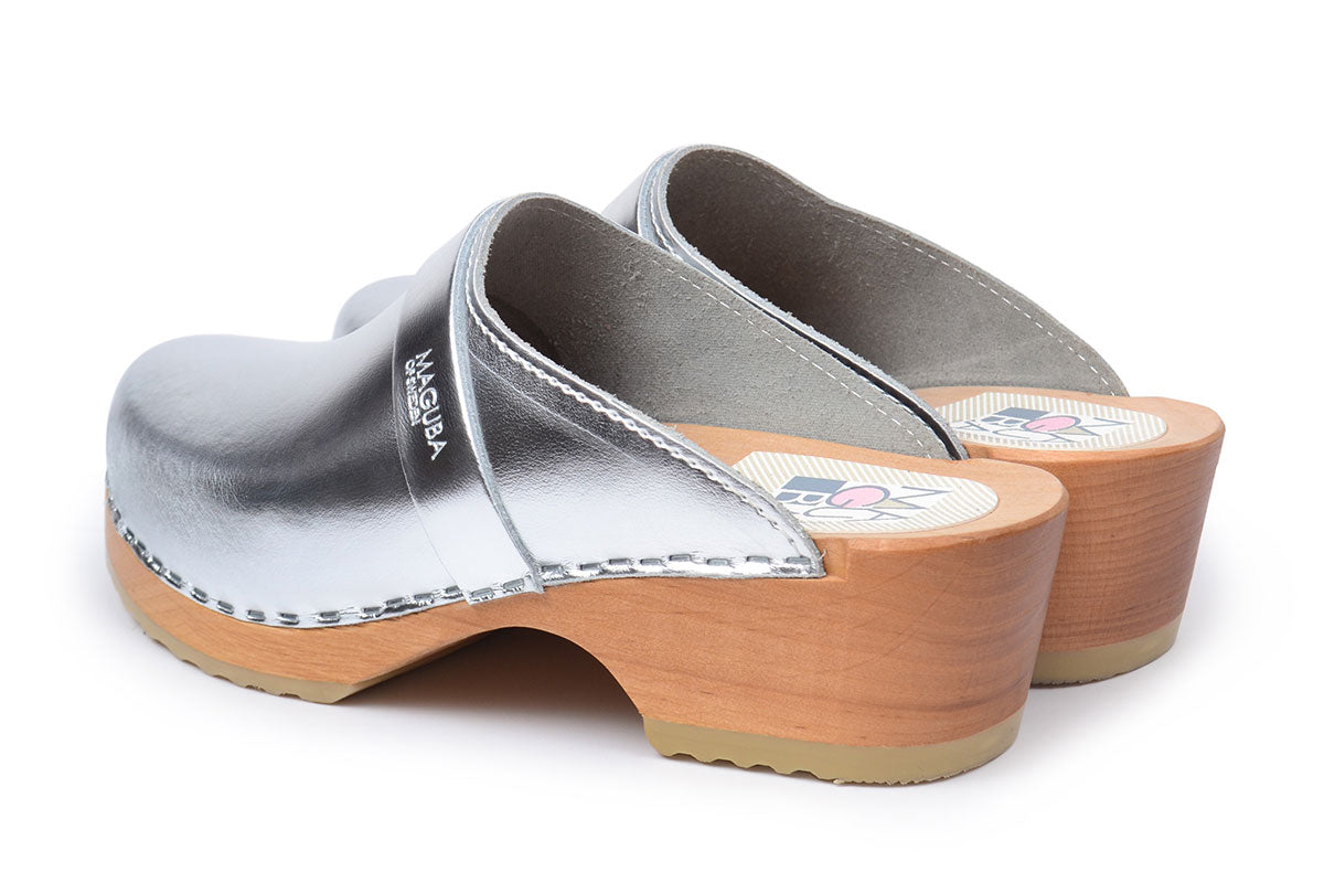 Berkeley clogs in silver leather on a natural wooden bottom